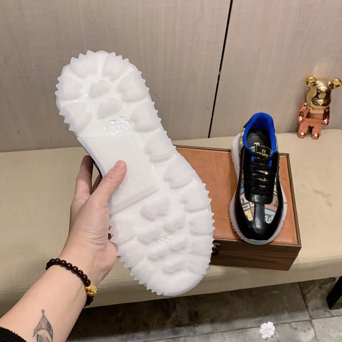 Men's Men's Shoes💰460💰💰🎩🎩[Lightning][Lightning] "FENDI*" The latest and most popular casual sports shoes, top brand [Seduce] luxury ~ purchasing agent, top quality ~. [Strong] The upper is made of imported breathable cowhide with material ➕ breathable sheepskin feet (•) and fine workmanship. The original stylish and stylish soft rubber wear-resistant and non-slip outsole is light and comfortable on the feet. The real thing looks better when photographed in person. 012: code: 38-44, can be customized to 45, 2️⃣ colors available